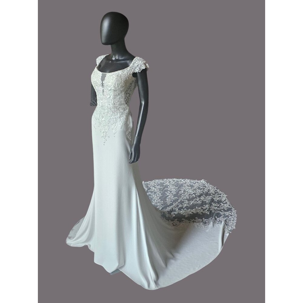 NWOT Ivory Crepe Fitted Cap Sleeve Wedding Gown - Mori Lee - Picture 2 of 16